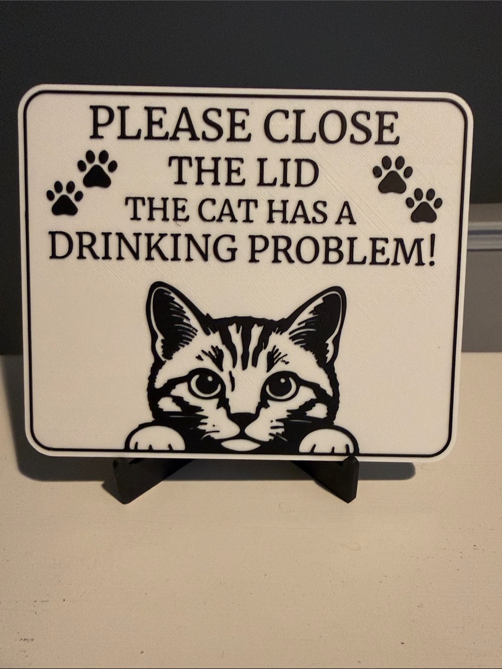 Please Close The Lid Cat Sign -